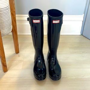 Hunter Black Rain Boots in Tall Glossy. Size 9, UK 7, EU 40/41.